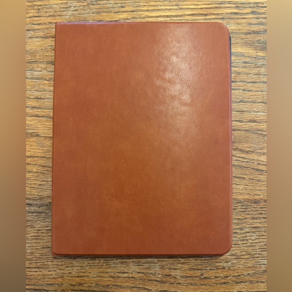 iPad 10.2” Padffolio case with Pen Holder - Picture 4 of 5